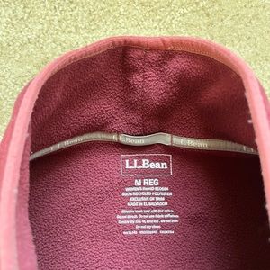 Worn but in good condition sweater, perfect for winter. Keeps you warm